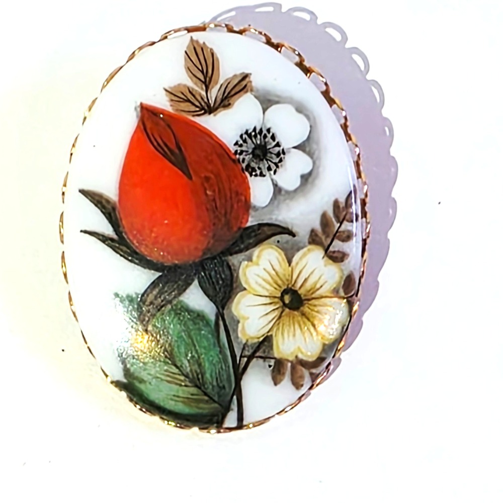 Vintage Oval Gold Tone Hand Painted Porcelain Rose Floral Brooch Pin